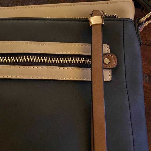 NWOT Boutique Navy and Tan Crossbody Bag Adjustable Strap - Picture 3 of 11